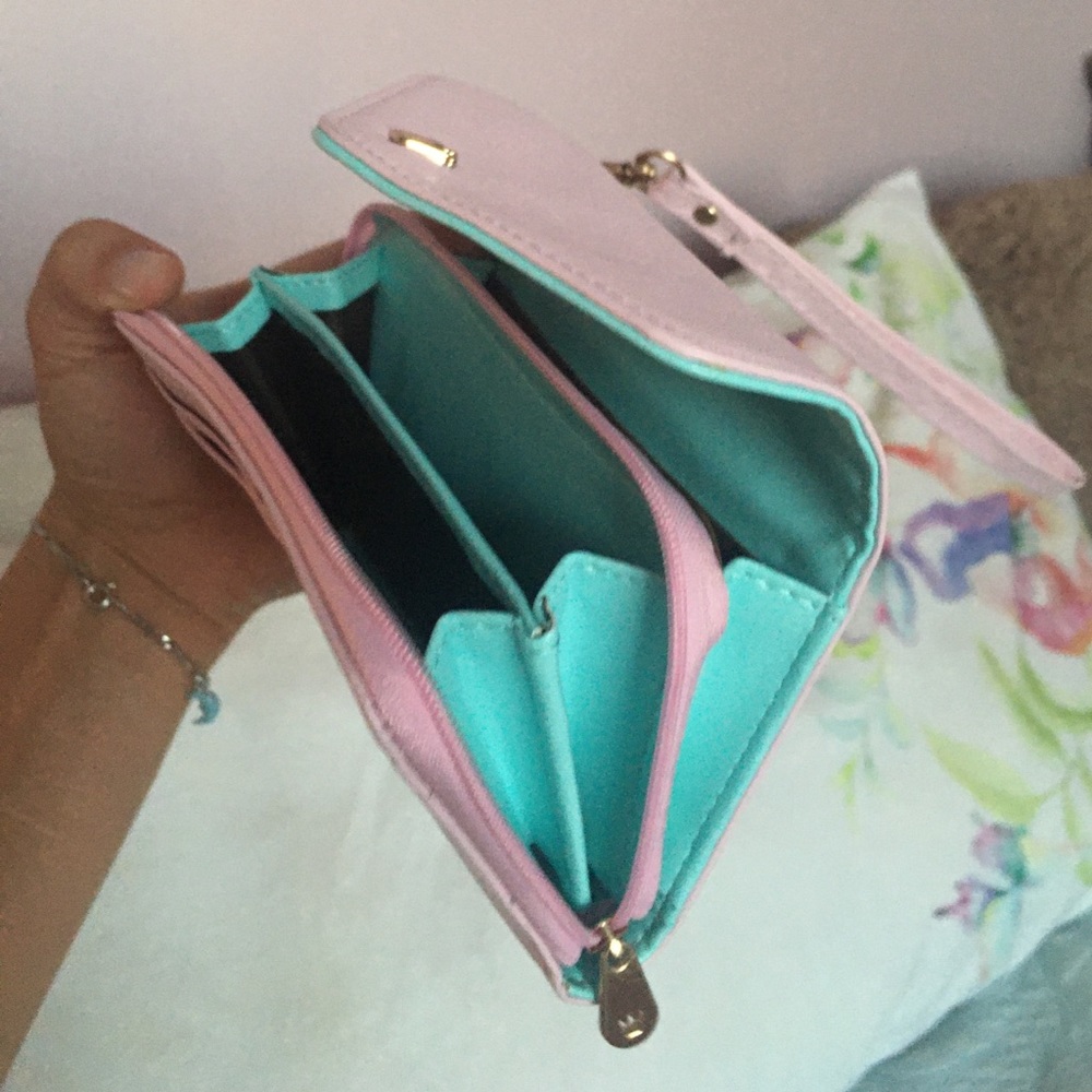 🌸 Pink Wristlet 🌸